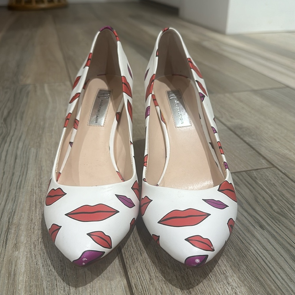 Lips 👄 Heels - Picture 3 of 6